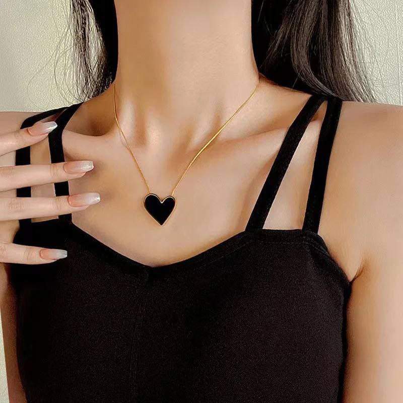Black heart stainless steel necklace
