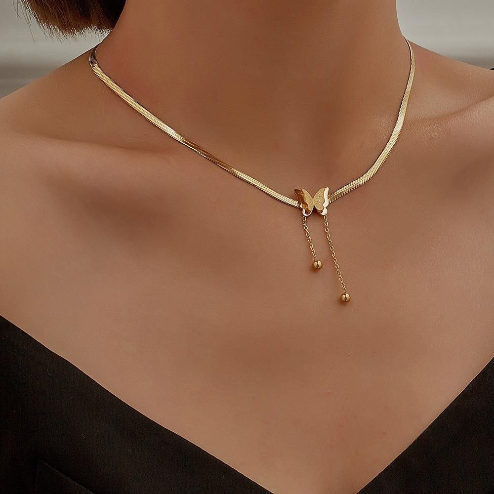 A butterfly collier with a wide snake back chain