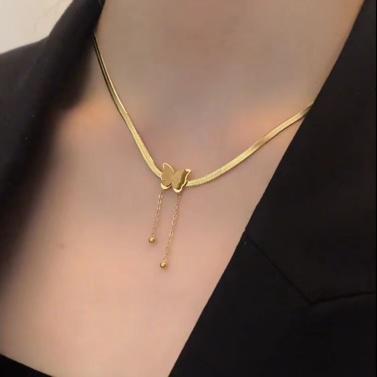 A butterfly collier with a wide snake back chain