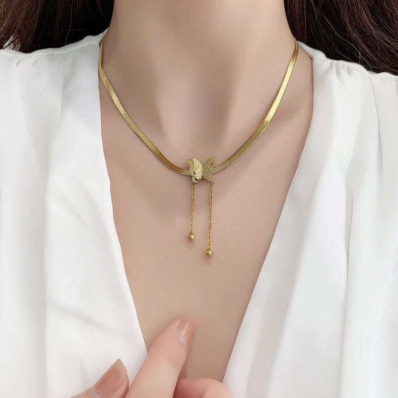 A butterfly collier with a wide snake back chain