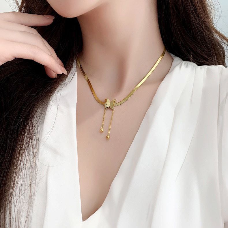 A butterfly collier with a wide snake back chain