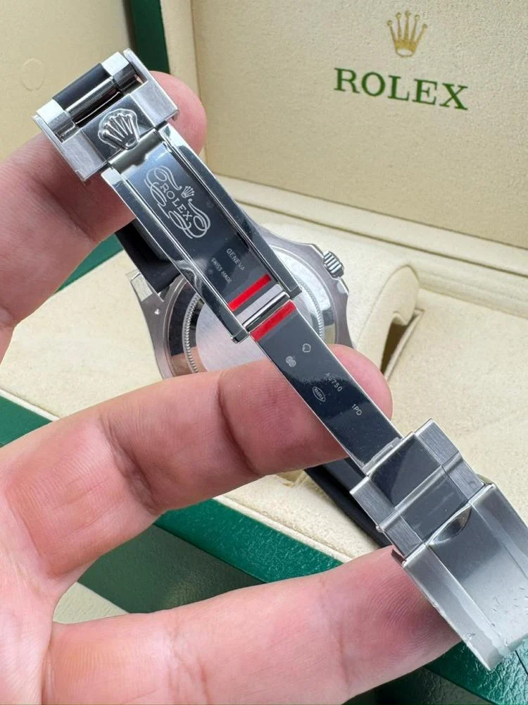 سيلفر رابر أسود Rolex yachet master   
