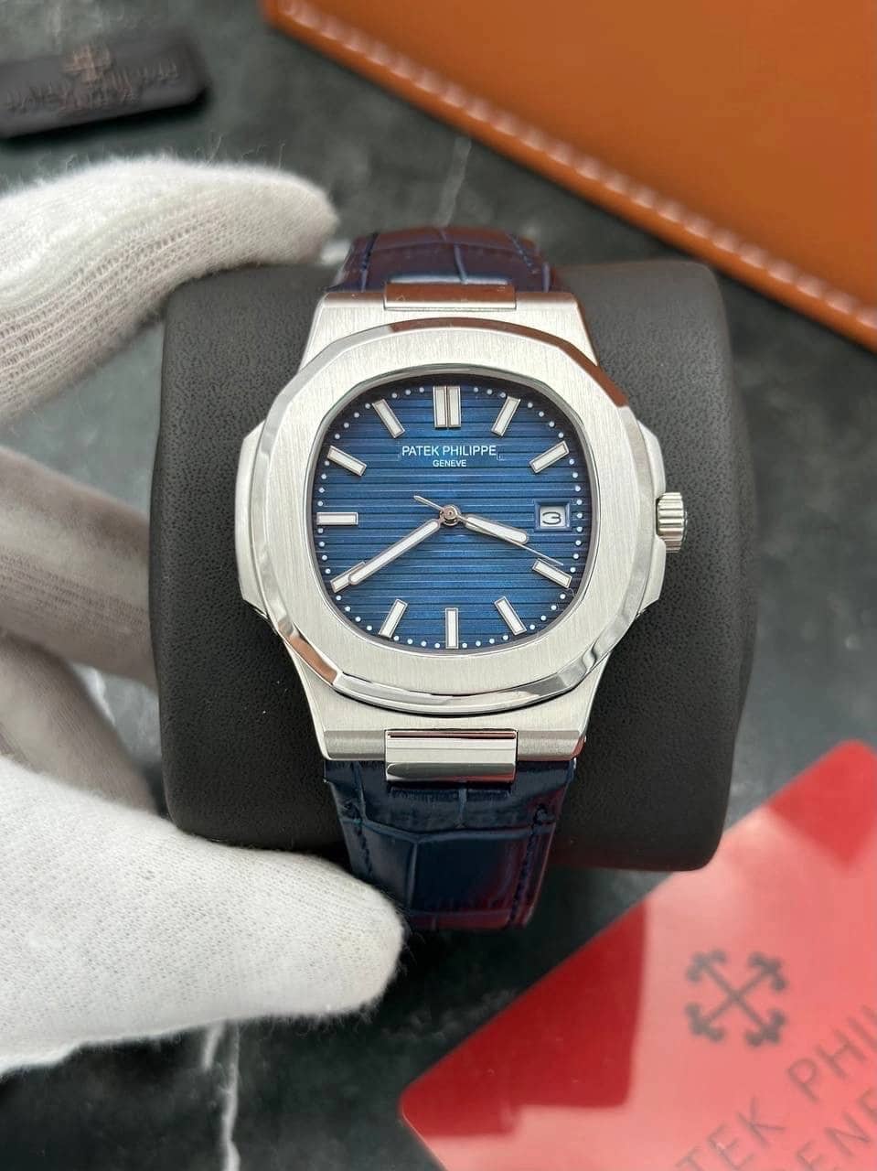  نوتيلوس 40 مم بحزام جلدي ومينا زرقاء Nautilus 40mm blue Dial Leather Strap