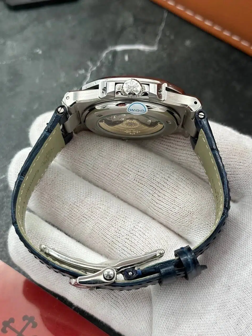  نوتيلوس 40 مم بحزام جلدي ومينا زرقاء Nautilus 40mm blue Dial Leather Strap