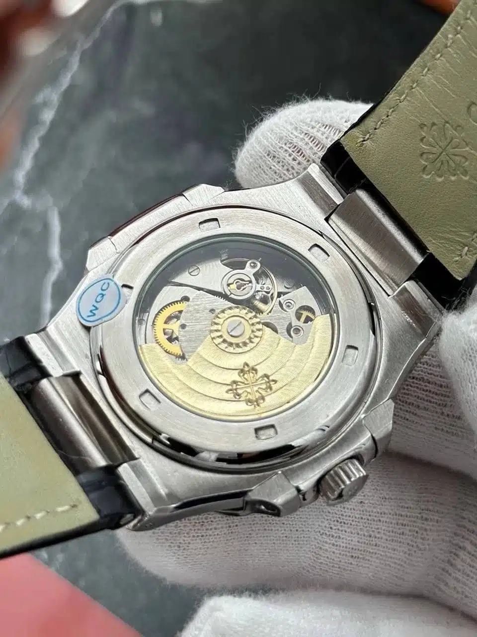  نوتيلوس 40 مم بحزام جلدي ومينا سوداء Nautilus 40mm black Dial Leather Strap