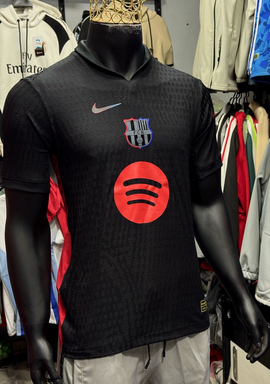 تيشيرت برشلونة الاسود 2024-25