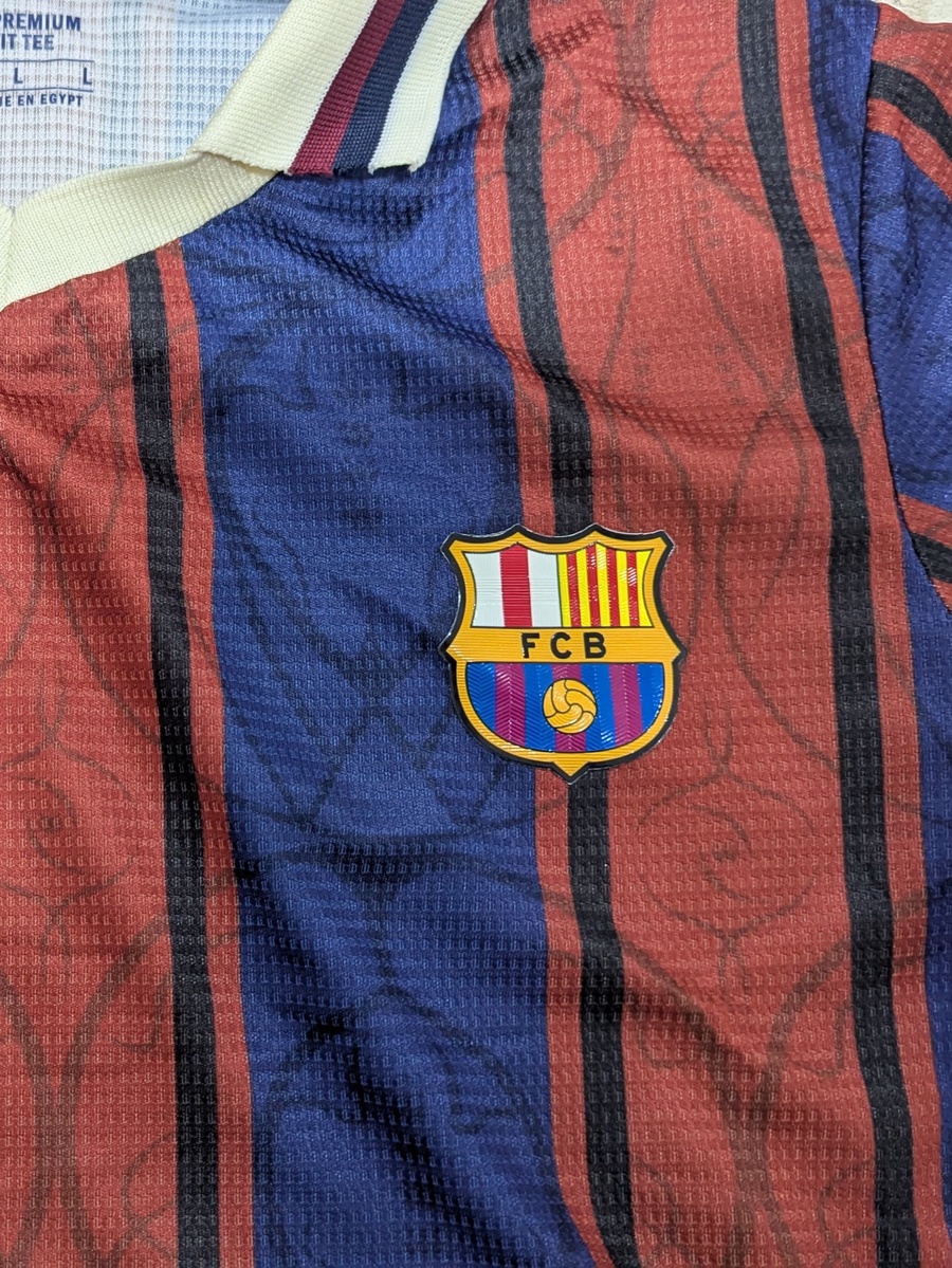 تيشيرت برشلونة كلاسيك اصدار خاص