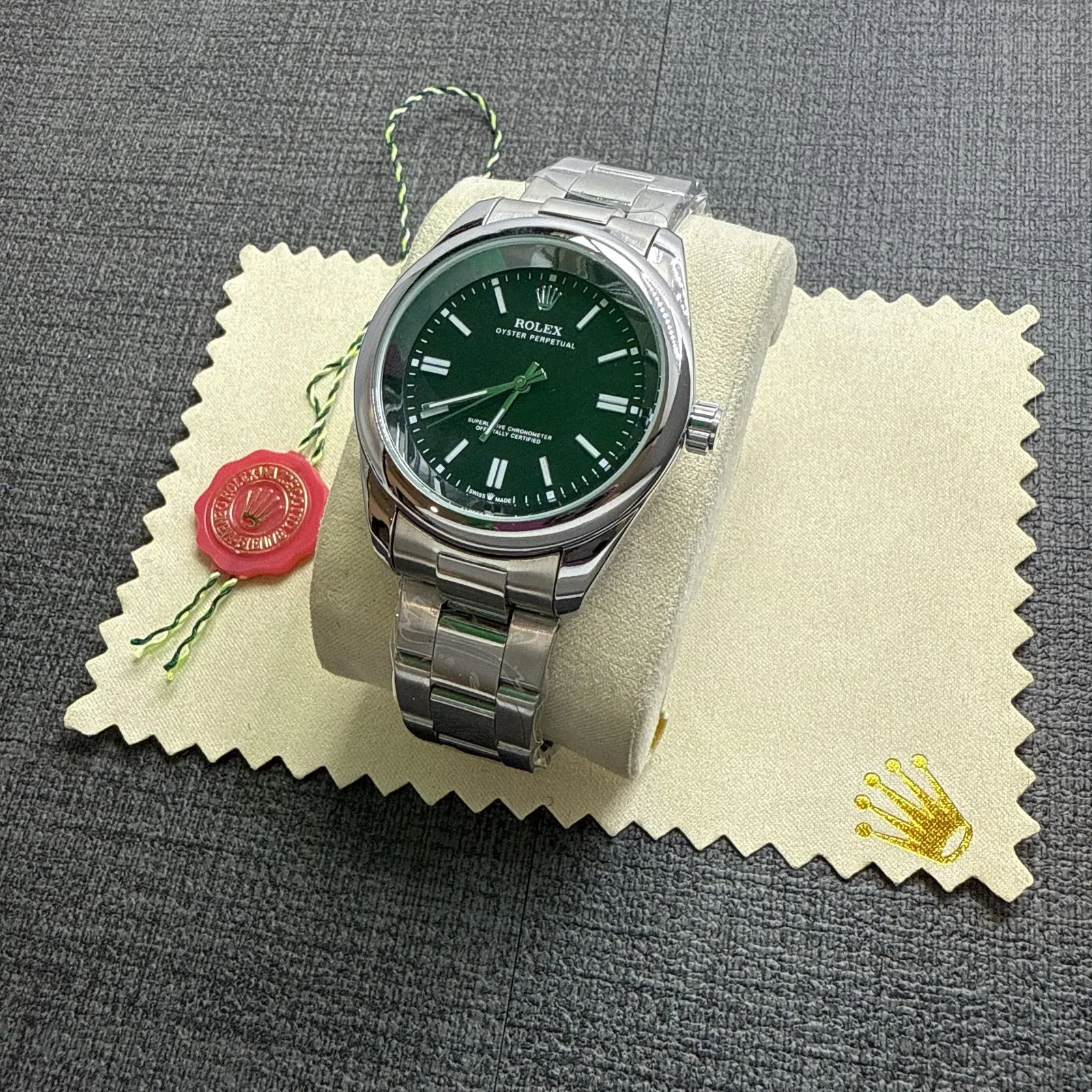 ساعة  Rolex Oyster Perpetual - green ماستر درجة اولي