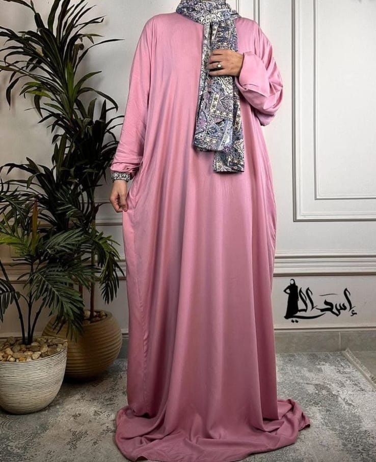 ، يمكن ارتداؤه كبديل عملي وفضفاض للعباية، خاصة في المنزل أو أثناء الصلاة.