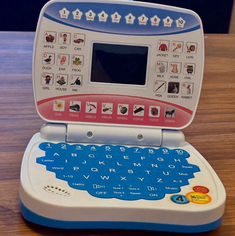 أسئلة تفاعلية ممتعة تظهر علامة صح أو خطأ على الشاشة عند الإجابة.