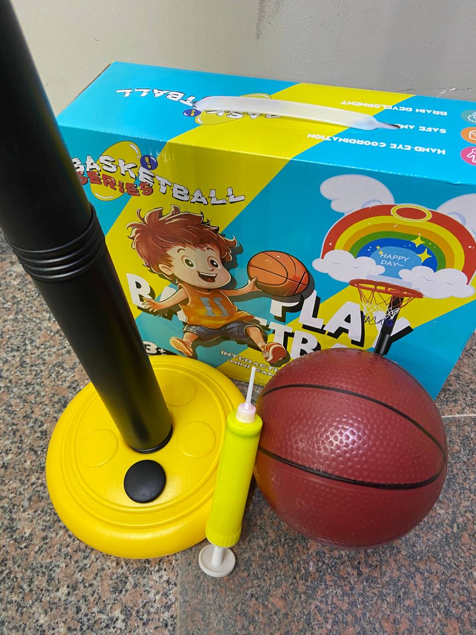 مثالية للأطفال الصغار: حجم مناسب وآمن للعب العائلي أو حفلات الأطفال.