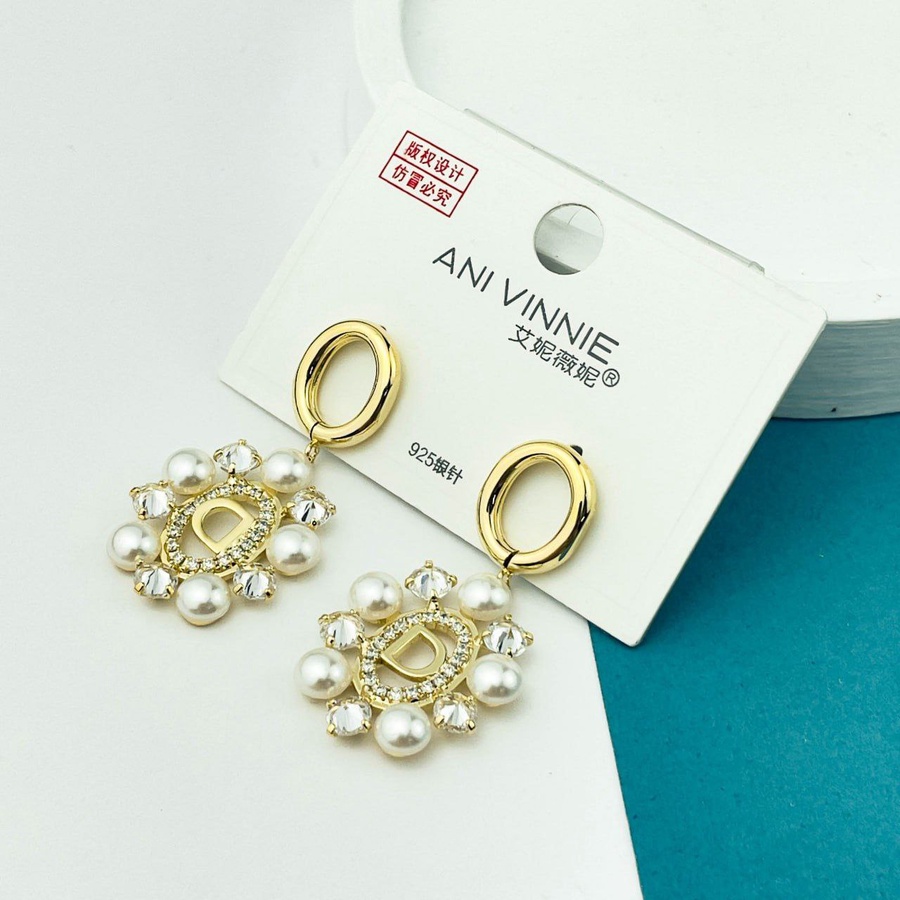 Pearl & Zircon D Earrings – Silver 925