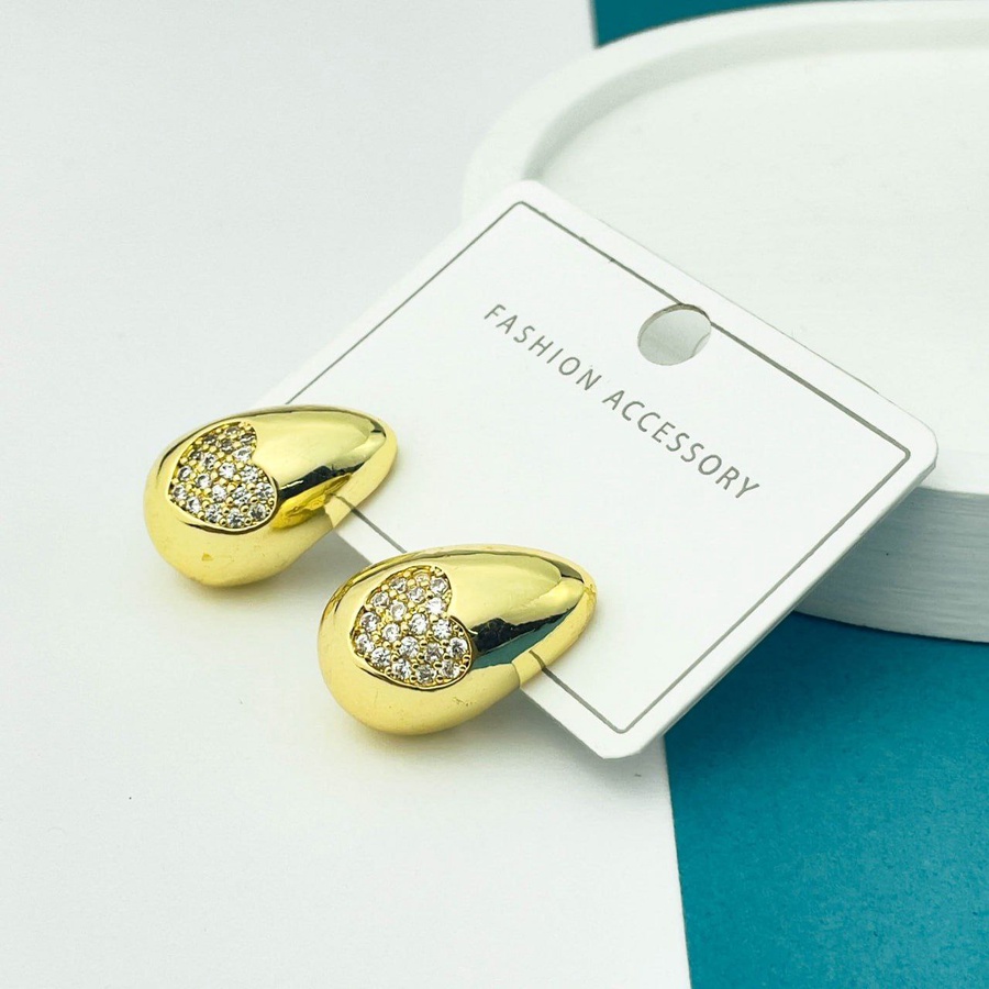Golden Oval Heart Engraved Earrings – Zircon Detail