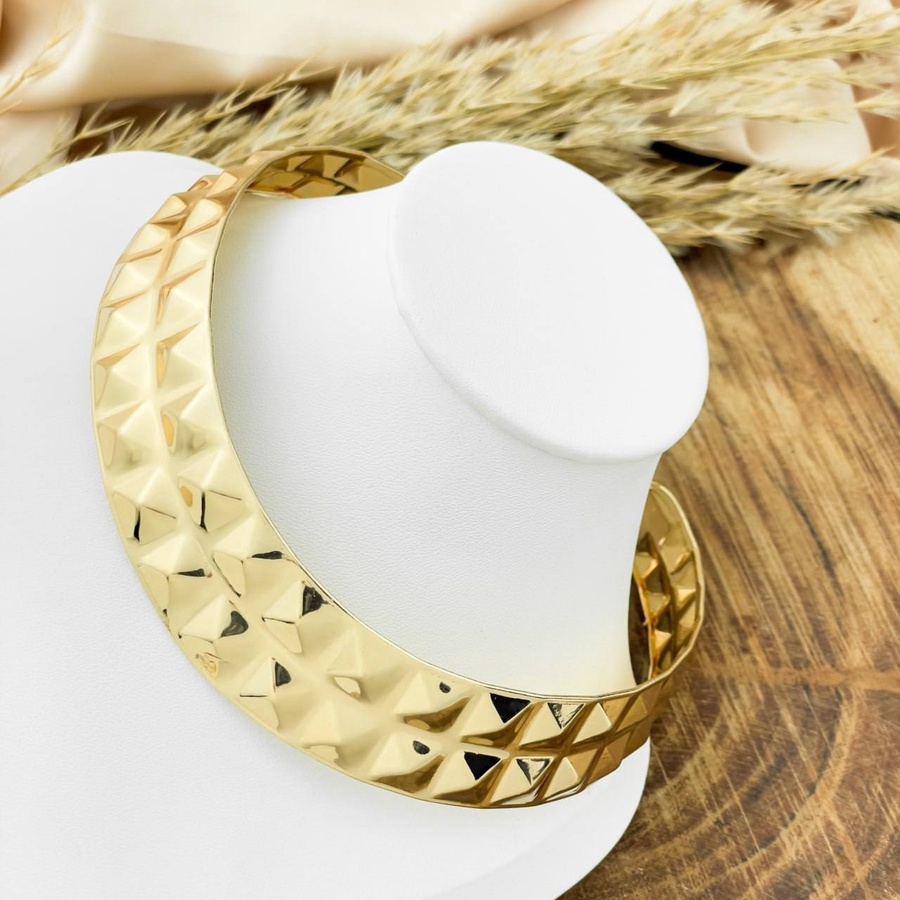 Gold-Plated Hammered Texture Choker Necklace