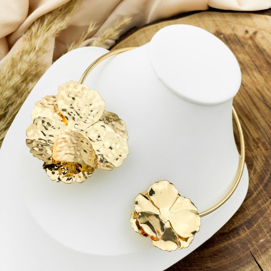 Gold-Plated Open Circle Floral Choker Necklace