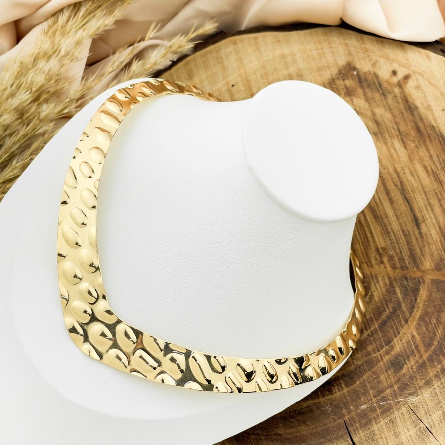 Gold-Plated Vertical Hammered Choker Necklace