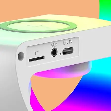 مُزود بوصلة تايب سى لشحن البطارية الخاصة به