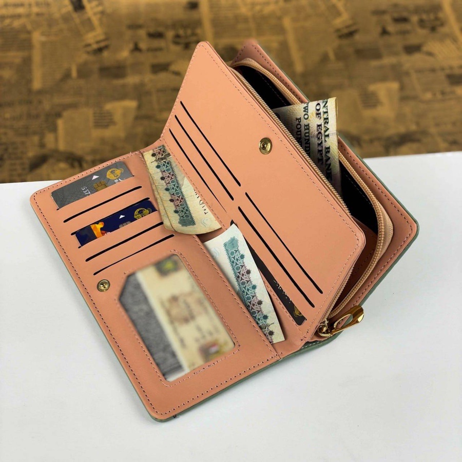 THE CLASSIC ENVELOPE CLUTCH