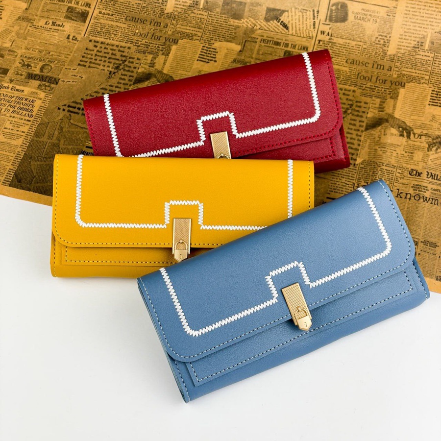 THE CONTRAST STITCH CLUTCH