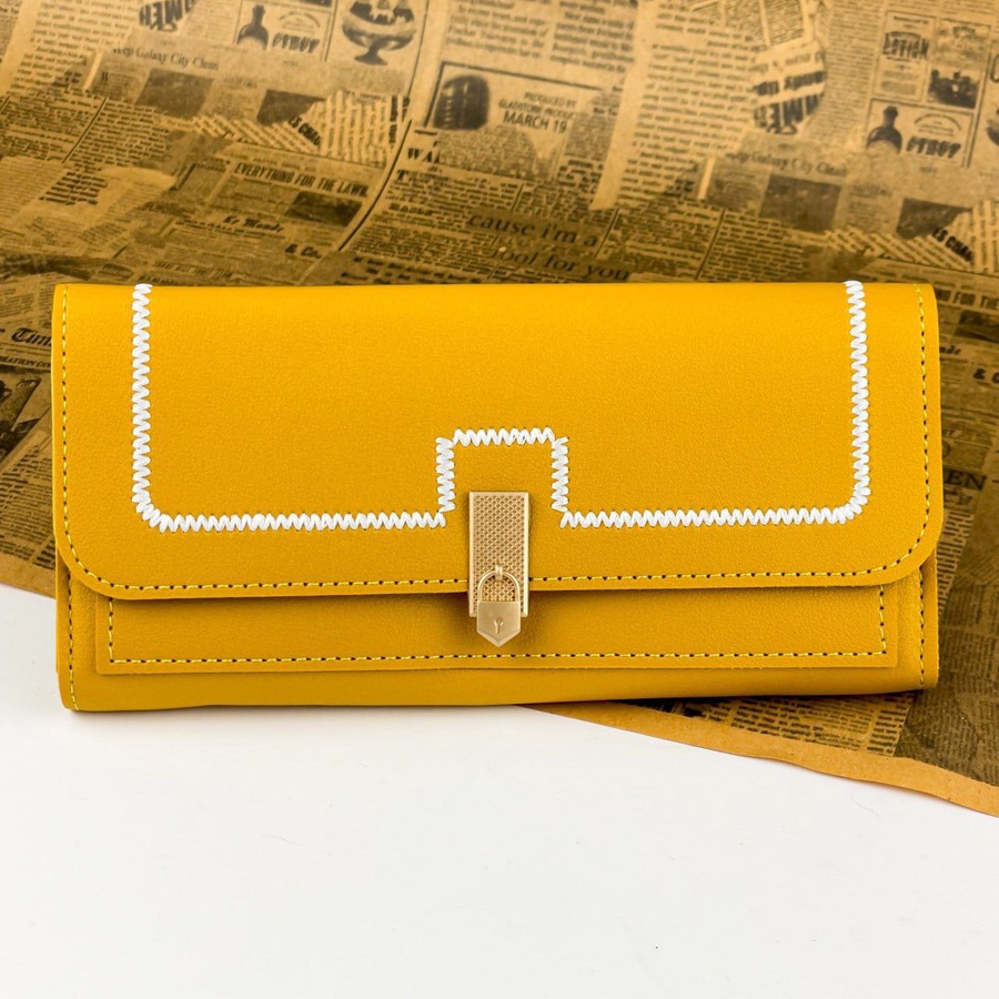 THE CONTRAST STITCH CLUTCH