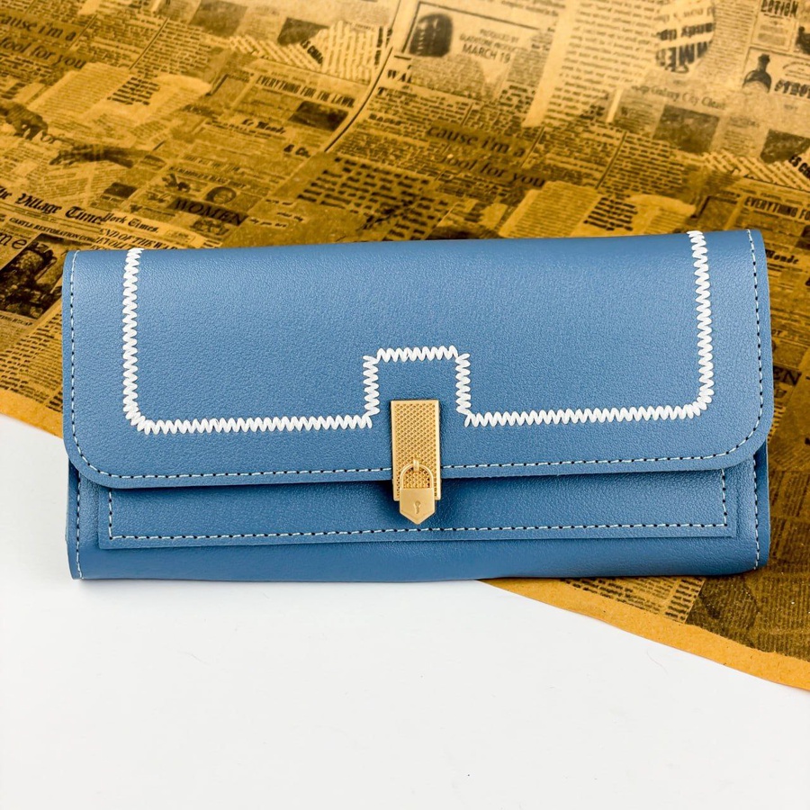 THE CONTRAST STITCH CLUTCH