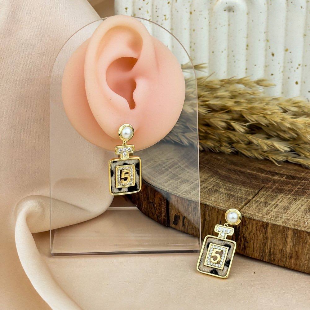 Golden Square “5” Stud Earrings – Modern Symbol Design
