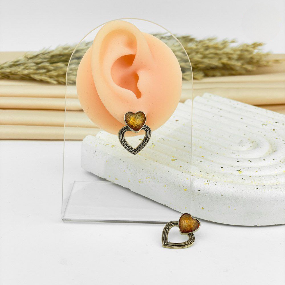 Golden Dual-Heart Stud Earrings – Resin & Vintage Detail