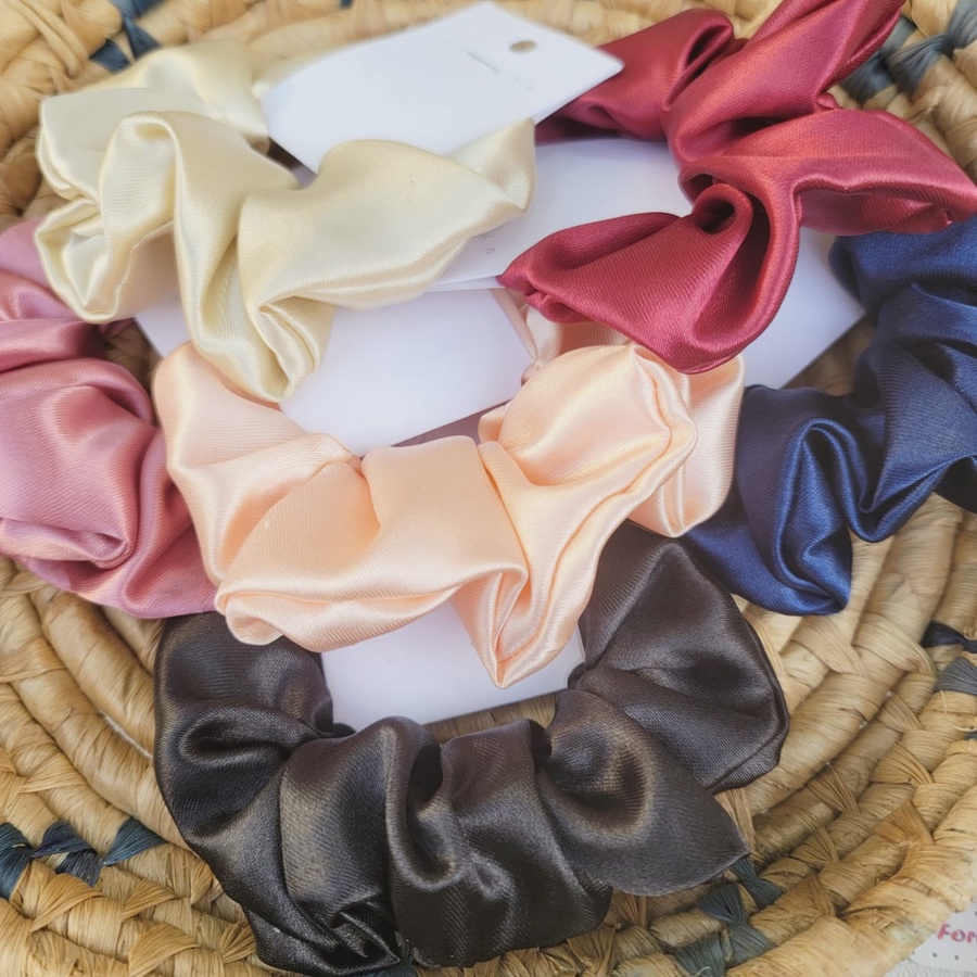 Satin scrunchie 