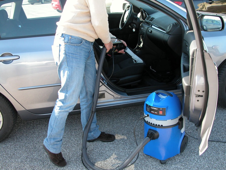 تنظيف فرش السيارة
