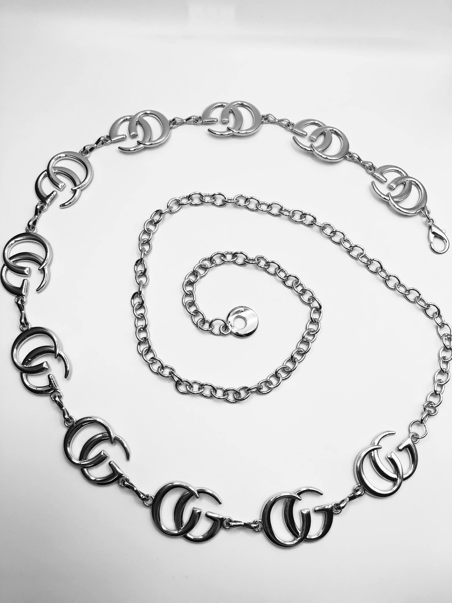 Glamour Couture Linked Logo Belt – Open Frame Design