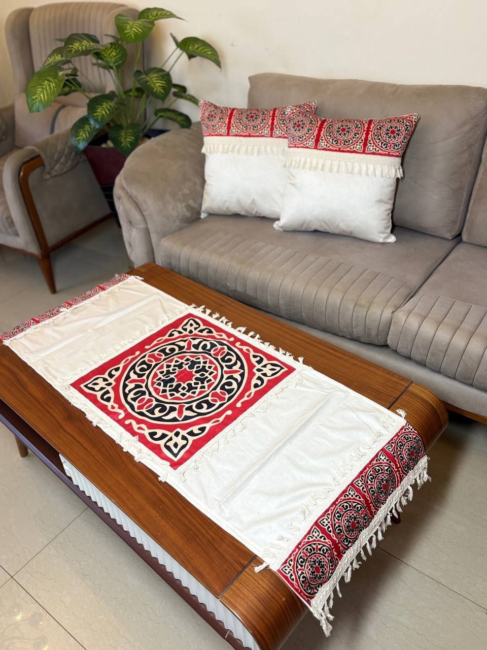 الكوشن: 45×45 سم (مقاس مظبوط للكنبة أو الكرسي)