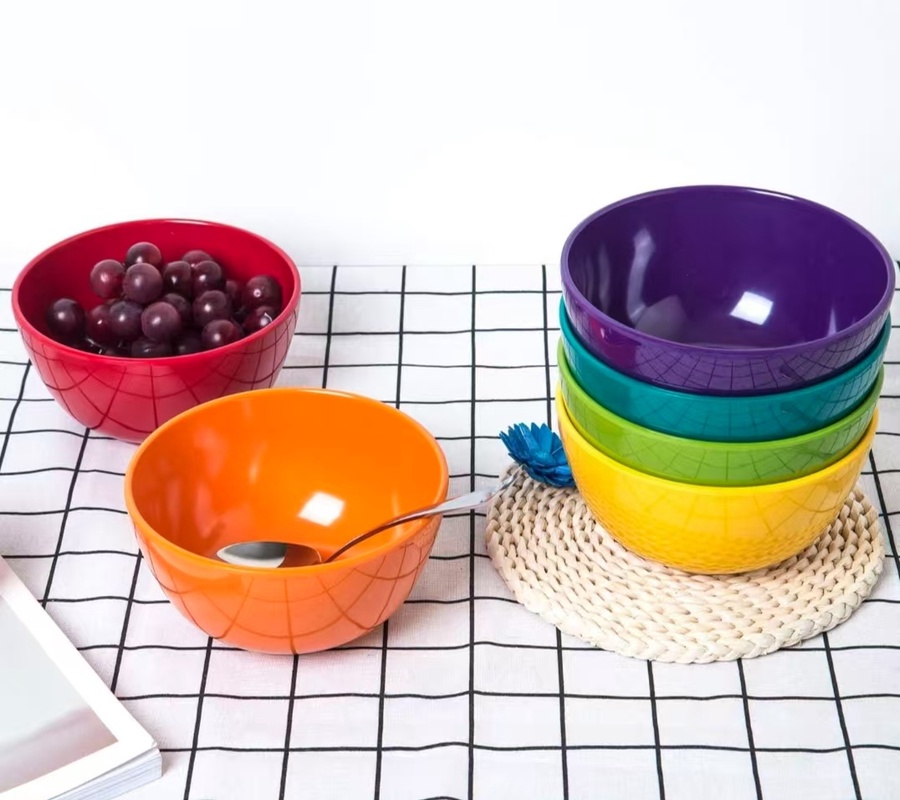 ألوان وقطع مختلفة