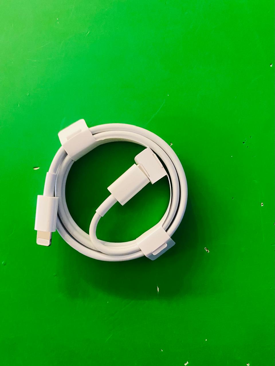 كابل آيفون 14 الأصلي (خلع كرتونة) USB-C إلى Lightning | وصلة الفابريكا لبطارية خالية من العيوب 💎