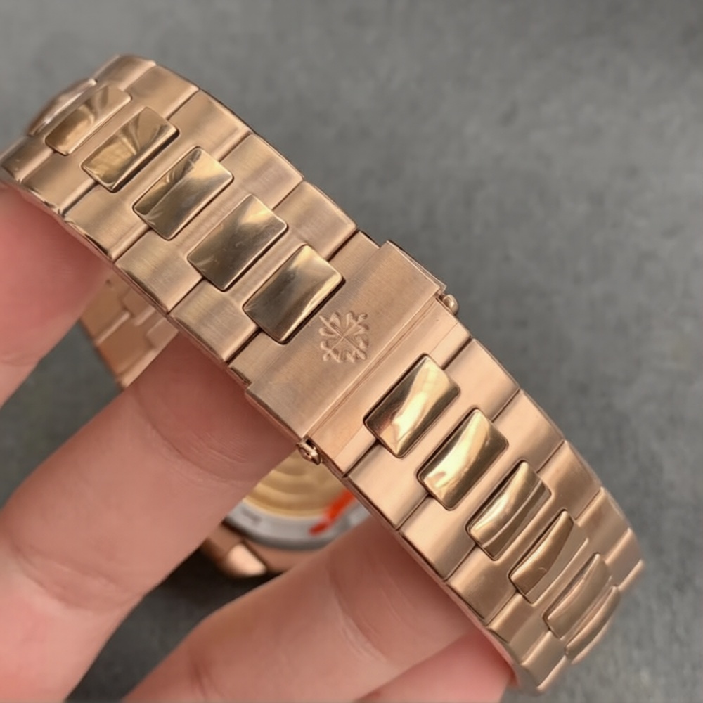 ساعة باتيك فيليب Patek Philippe Nautilus Rose Gold 5711/1R-001 Super master replica