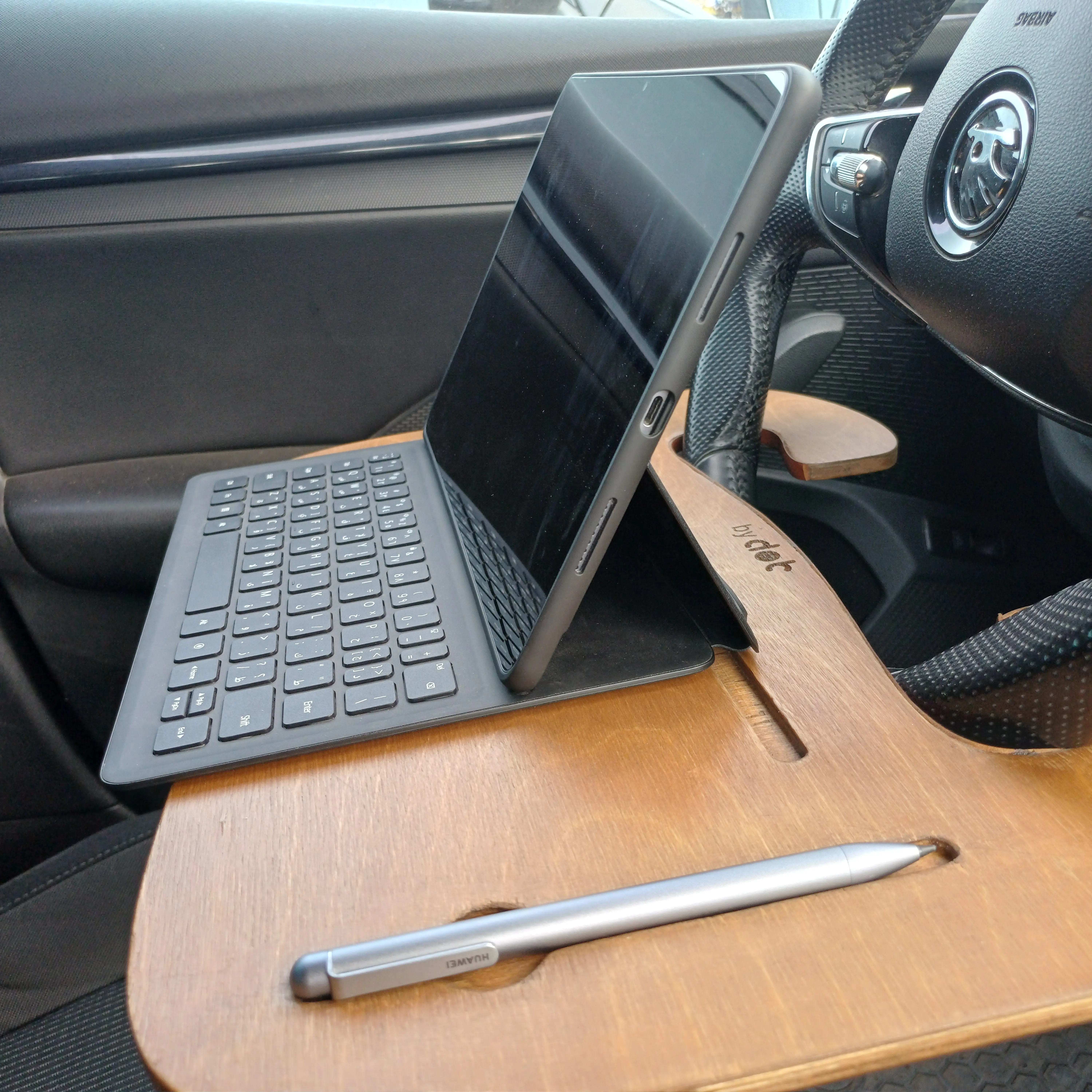 ComfyRide™  -  Car Table