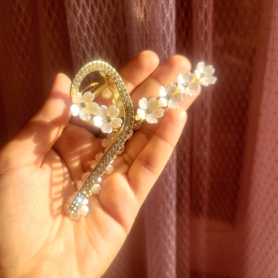 Chic Flower Claw Clip