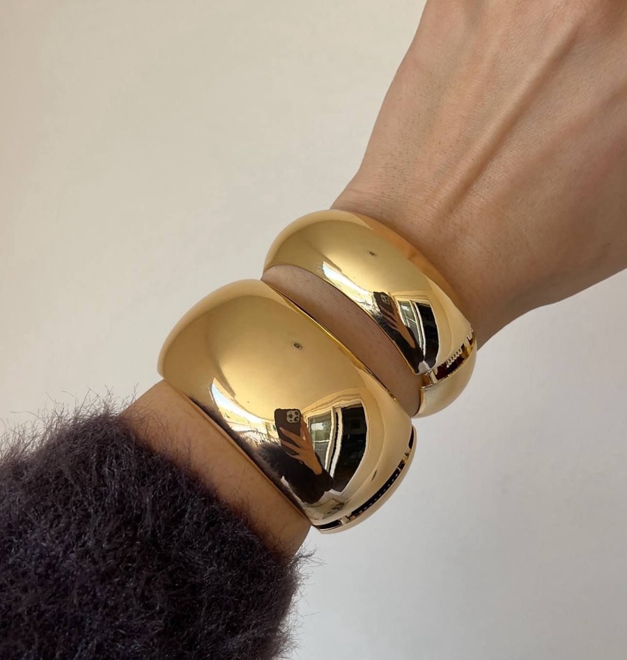 Women’s Hoop Earrings – Stylish & Elegant Accessories