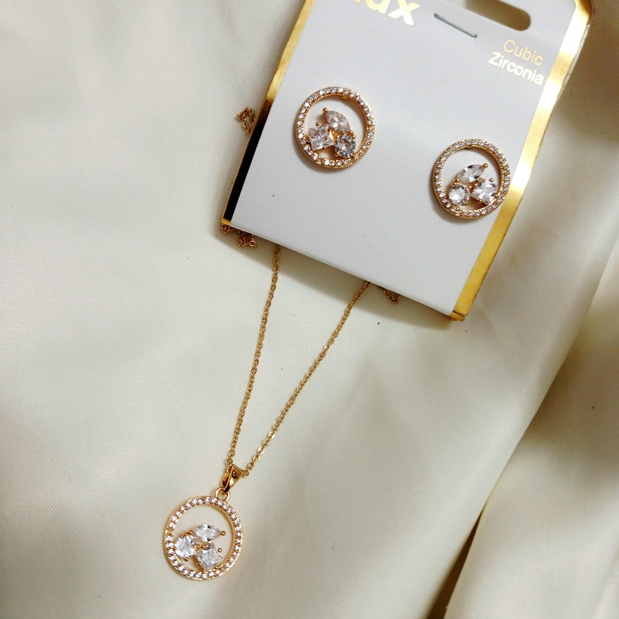 Gold Horseshoe Jewelry Set