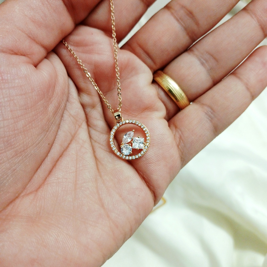 Gold Horseshoe Jewelry Set