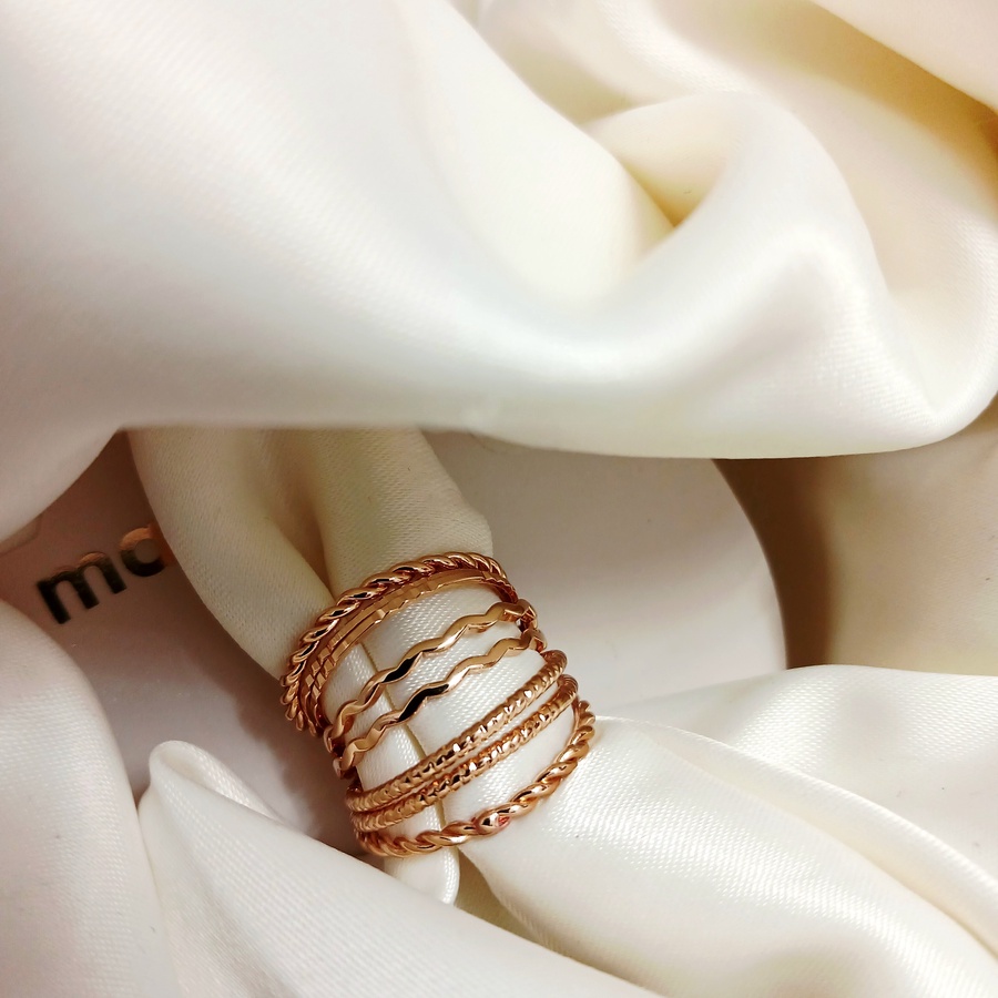 Simple Gold Rings set