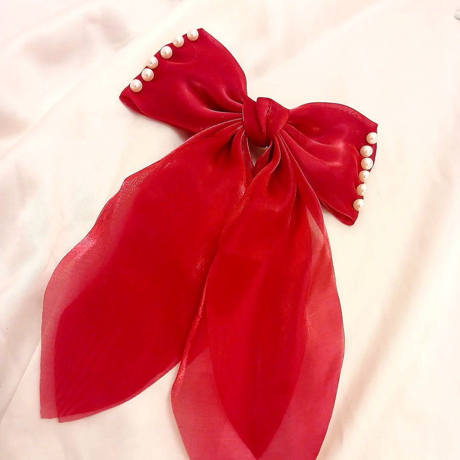 Pearls bow pin