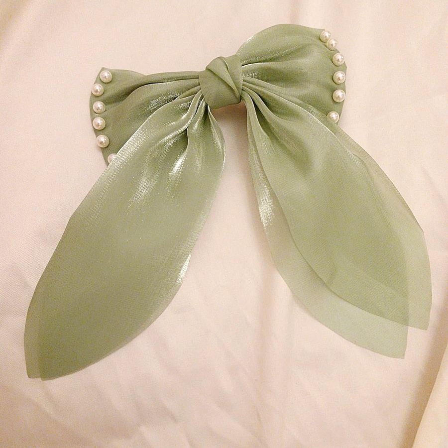 Pearls bow pin