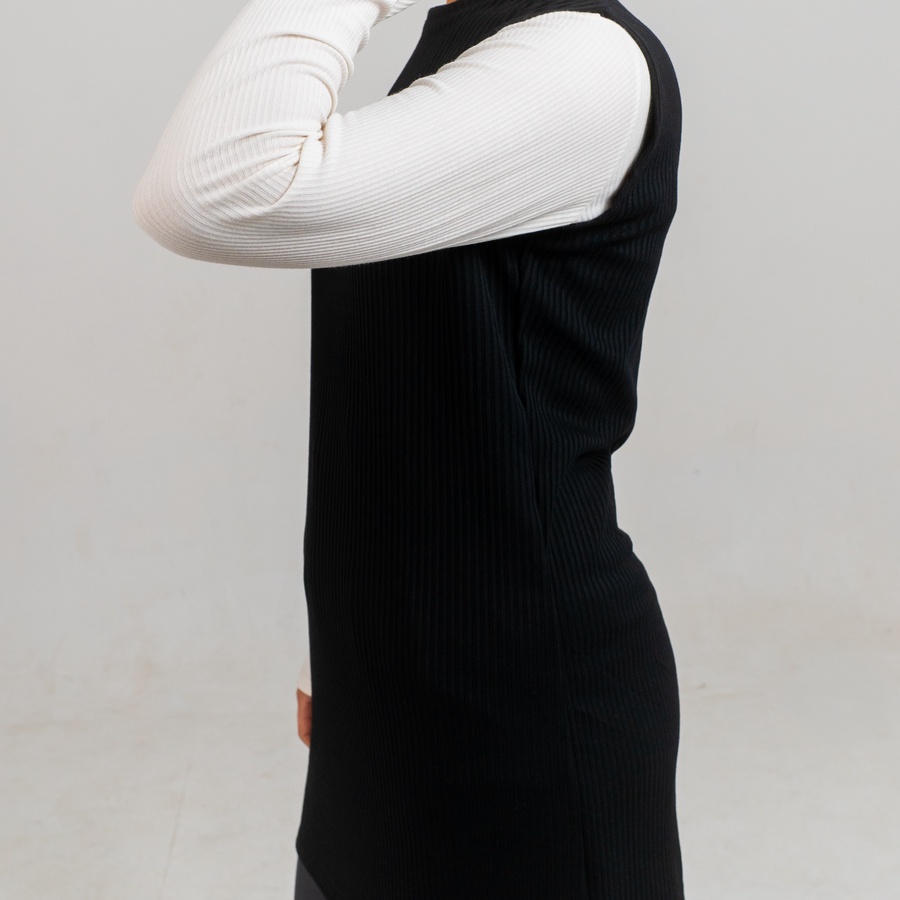 Modest Top