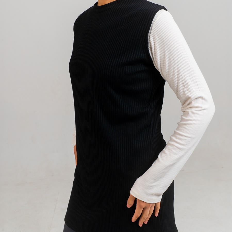 Modest Top
