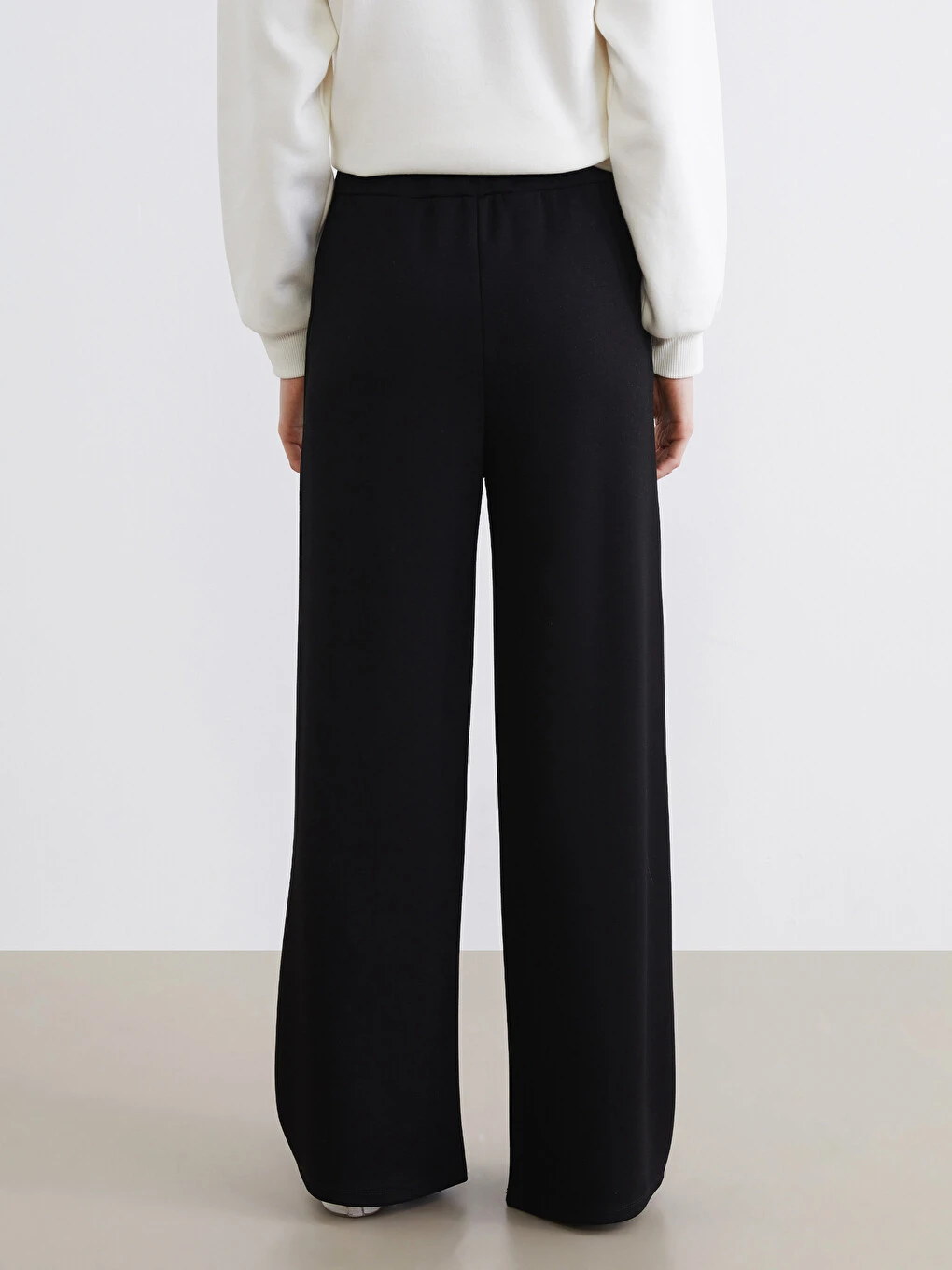 Women's Wide Leg Sweatpants With Elastic Waist