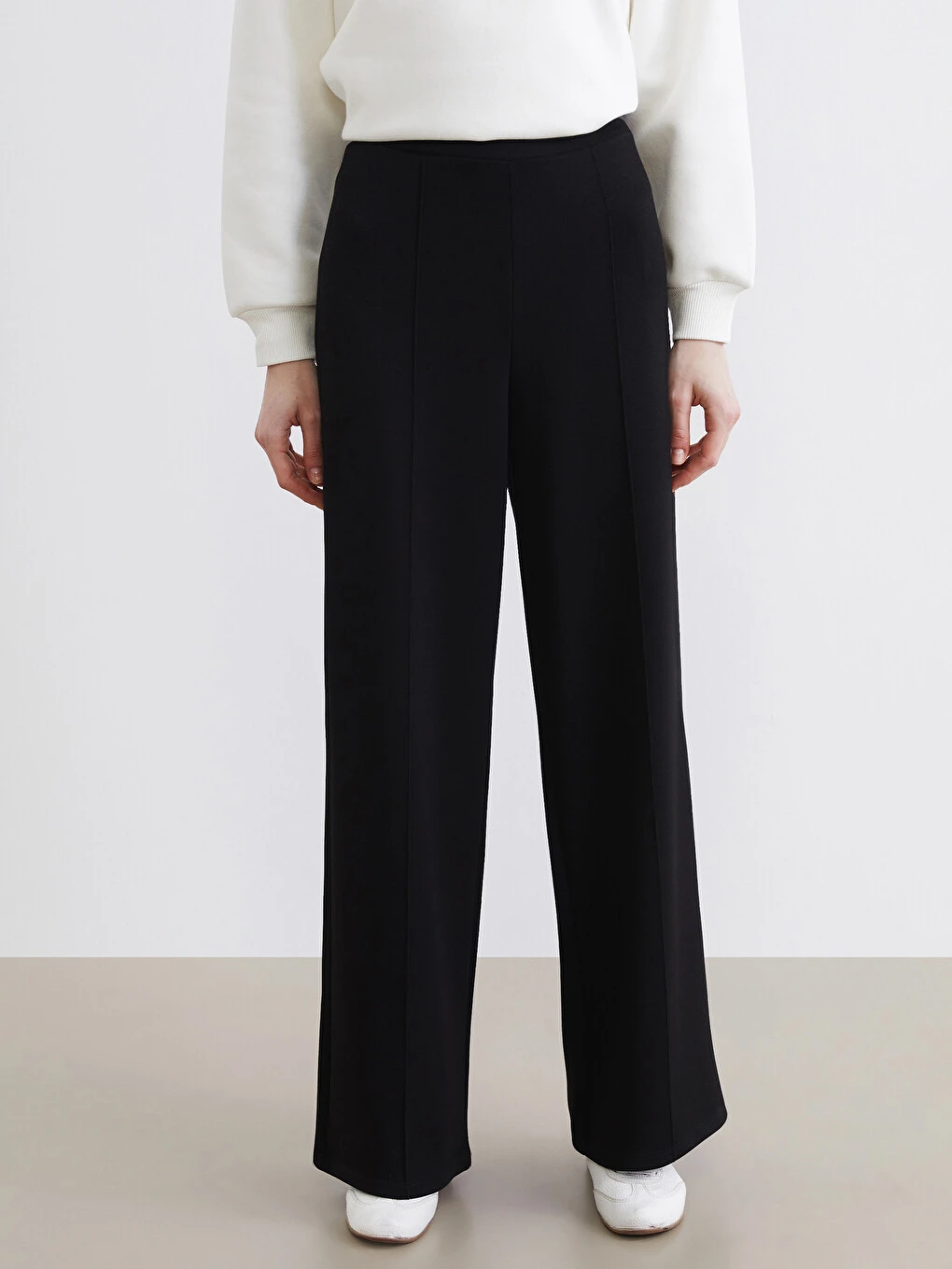 Women's Wide Leg Sweatpants With Elastic Waist