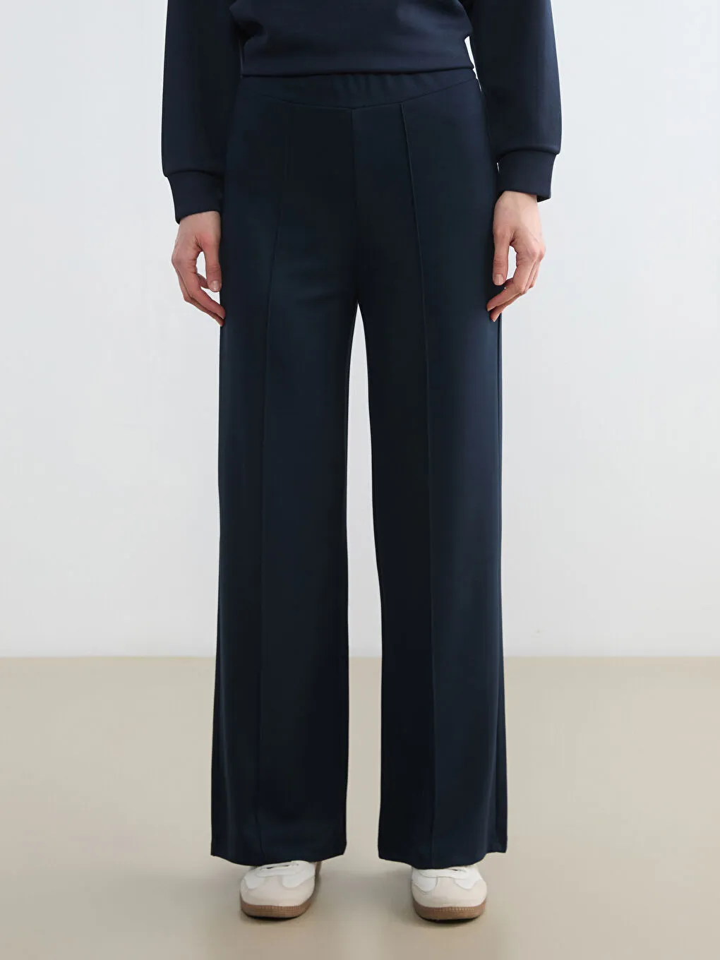 Women's Wide Leg Sweatpants With Elastic Waist