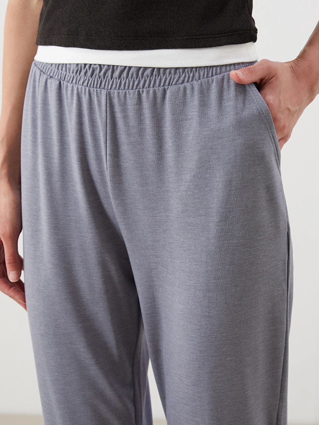 Women's Sweatpants With Elastic Waist