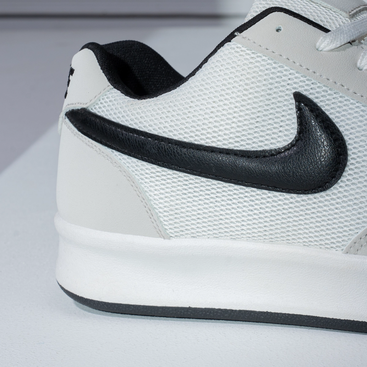 Nike Adversary N3
