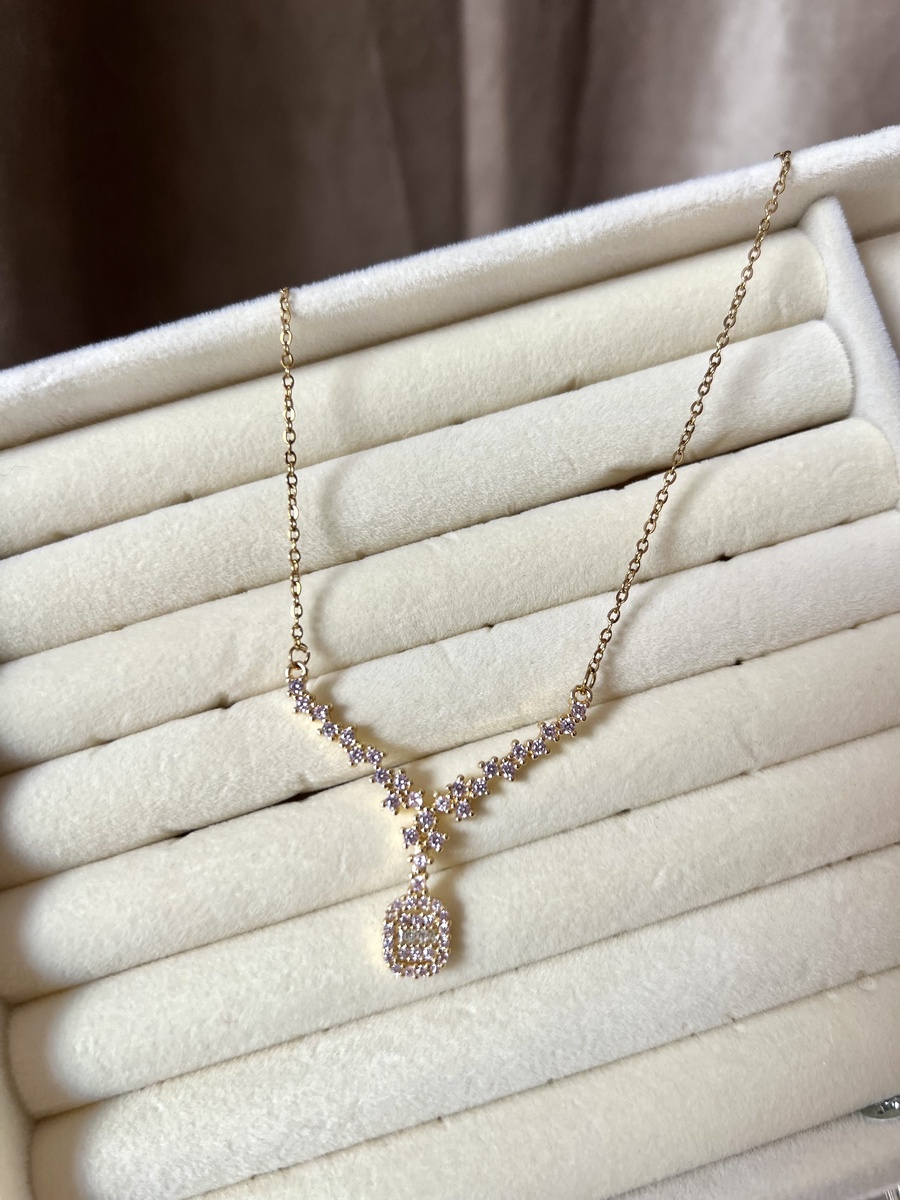     Flora Necklace